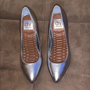 Dolce Vita Heel in Shiny Metallic Silver